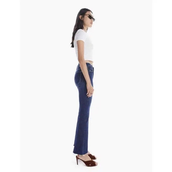 MOTHER The Weekender Fray Jeans in Teaming Up - Picture 2 of 10